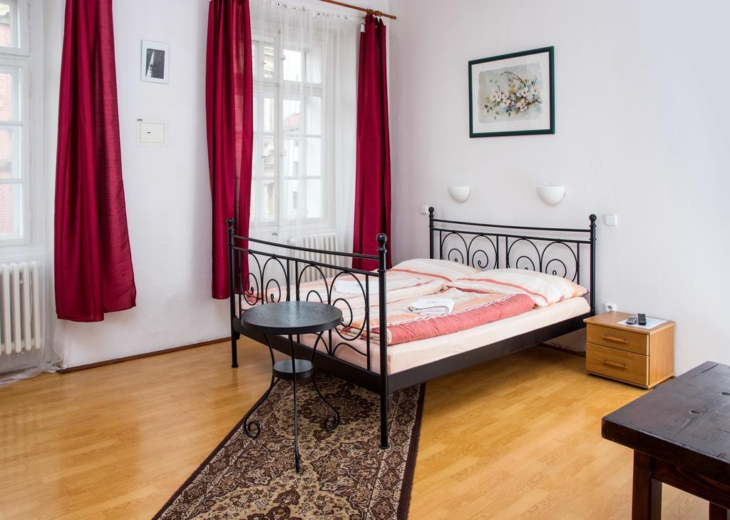 Charles Bridge Bed And Breakfast Prague Room photo