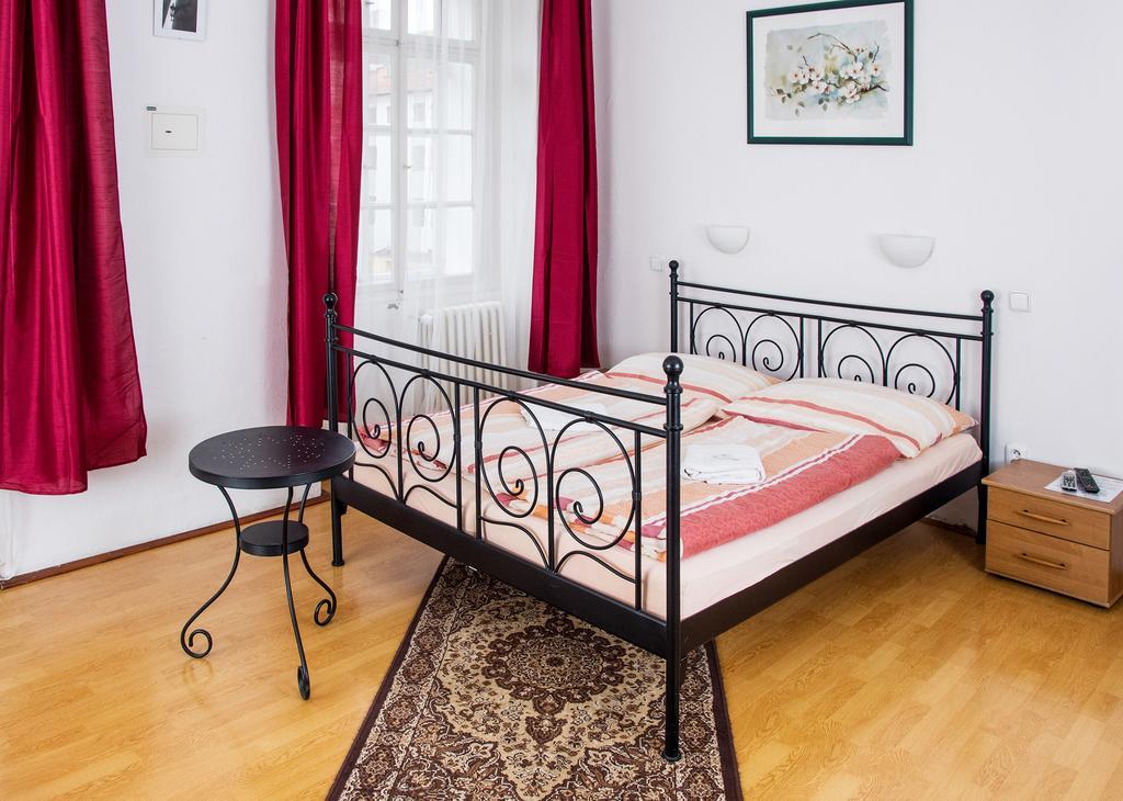 Charles Bridge Bed And Breakfast Prague Room photo