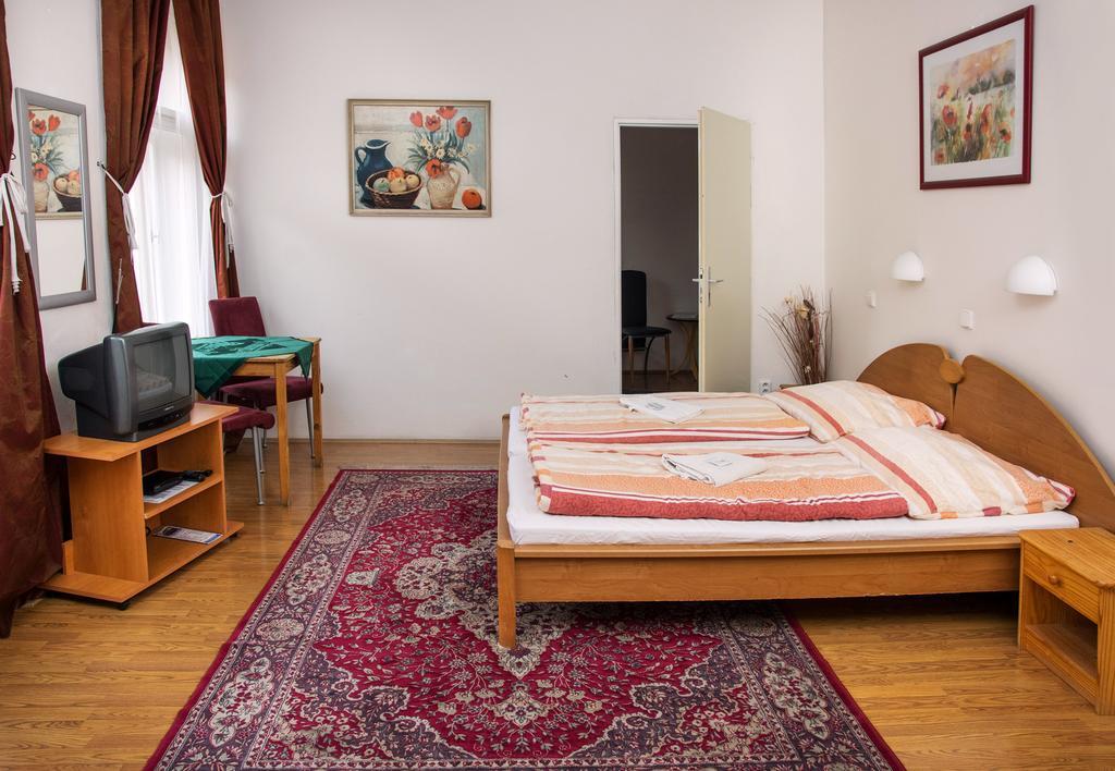 Charles Bridge Bed And Breakfast Prague Room photo