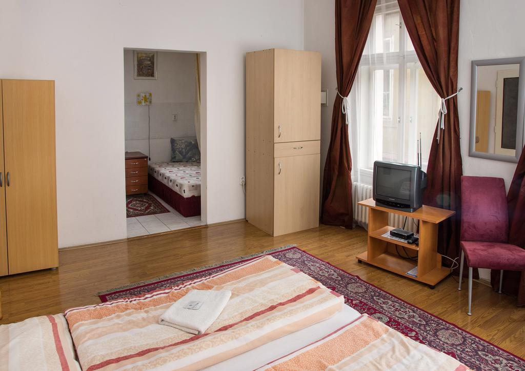 Charles Bridge Bed And Breakfast Prague Room photo