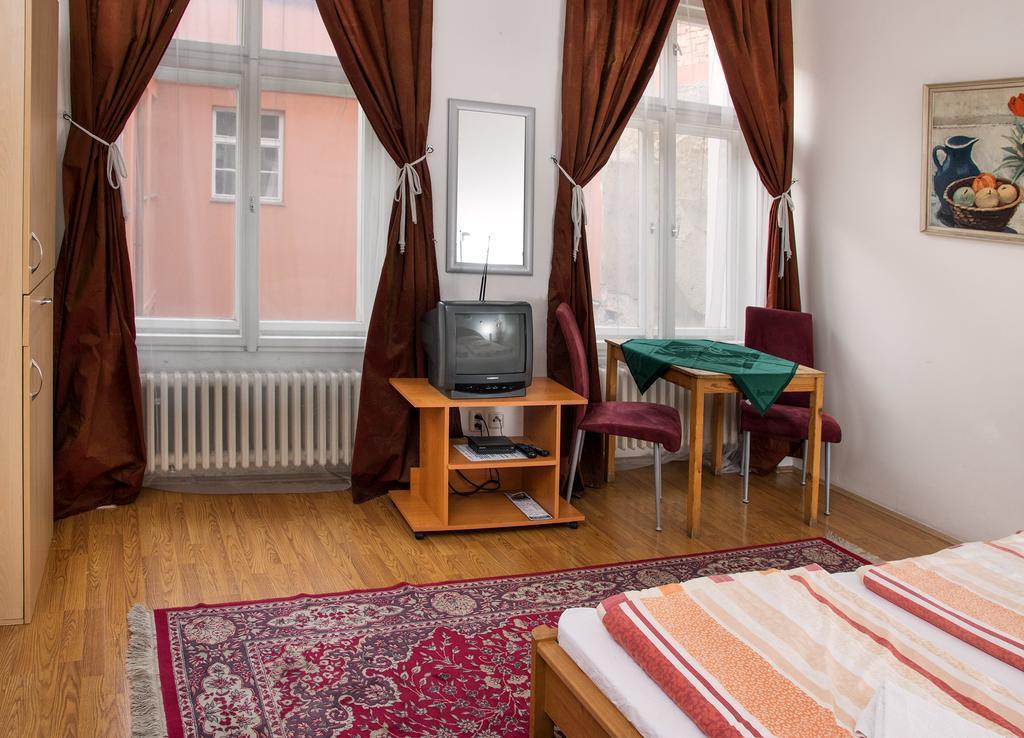 Charles Bridge Bed And Breakfast Prague Room photo